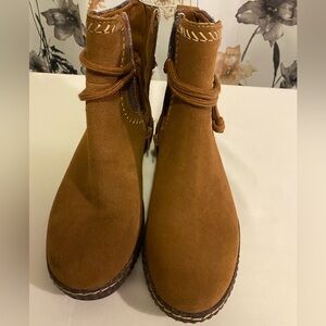 Women’s Brown Clarks Moccasins Booties Size 7
New